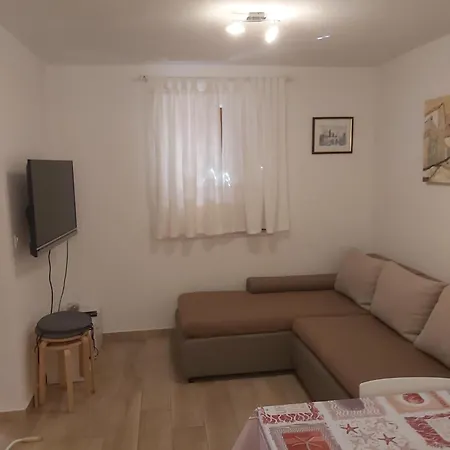 Anna Apartment *